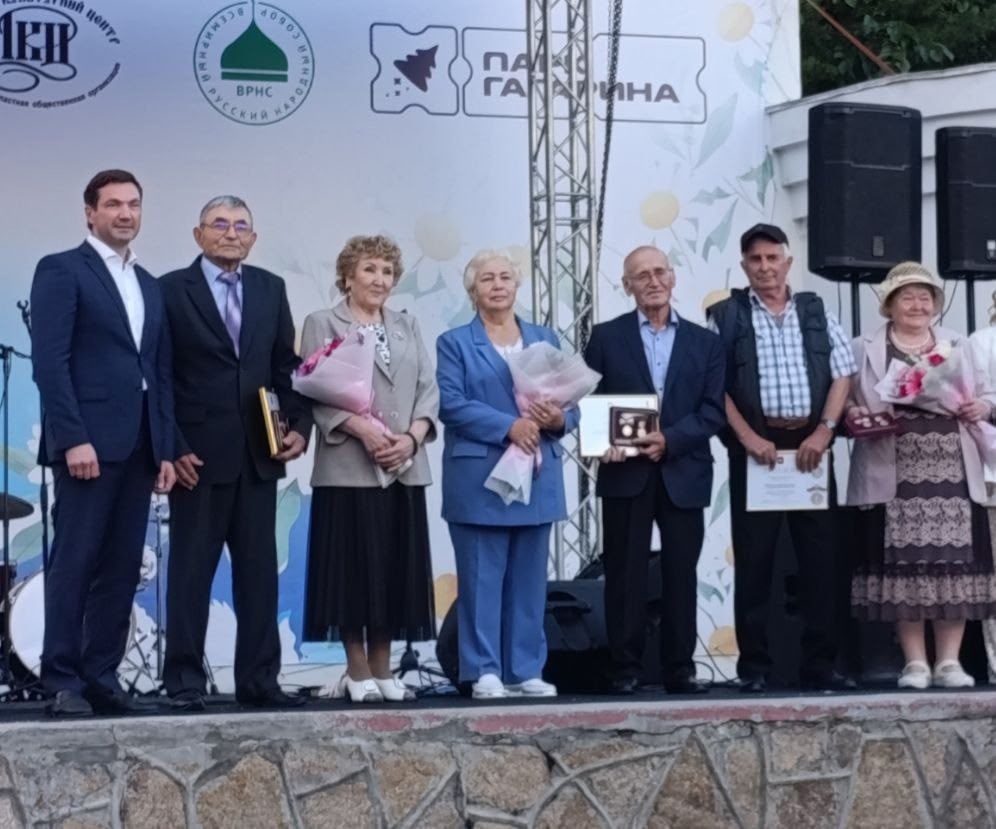 8 июля в городе Челябинске прошел Парад семей, посвященный празднованию Дня семьи, любви и верности.